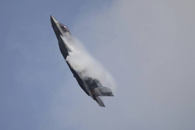 Iran tuy&ecirc;n bố bắn hạ F-35 Mỹ tr&ecirc;n kh&ocirc;ng phận; &ldquo;m&aacute;y bay mắt thần&rdquo; phơi x&aacute;c