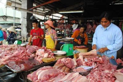 Chuyện lạ Cần Thơ: Dân bỏ chợ, kéo nhau vào siêu thị mua thịt heo