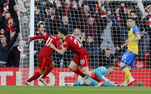 Đại thắng Southampton, Liverpool thách thức ngôi đầu Ngoại hạng