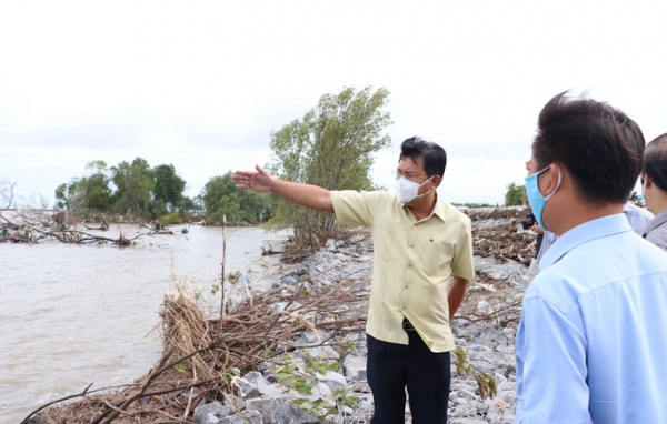 Tân Bí thư tỉnh Cà Mau trực tiếp kiểm tra đê biển bảo vệ hàng trăm ngàn hộ dân