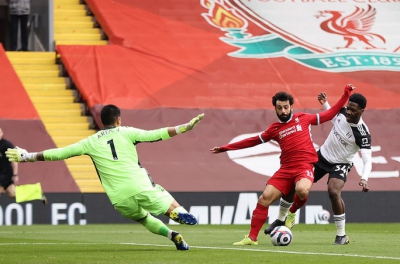 Tân binh Fulham thắng sốc, đương kim vô địch Liverpool sa lầy ở Anfield