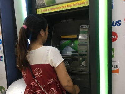 Chính phủ yêu cầu người dân đô thị đóng tiền điện, nước, học phí... qua ATM, POS