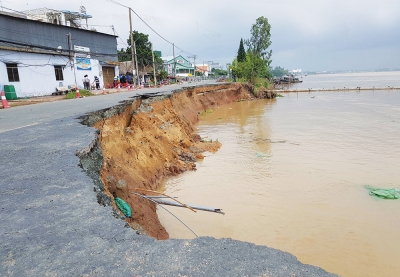 Cần xử lý căn cơ sạt lở