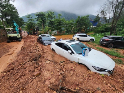 11 người chết và thương vong do mưa lũ, sạt lở đất