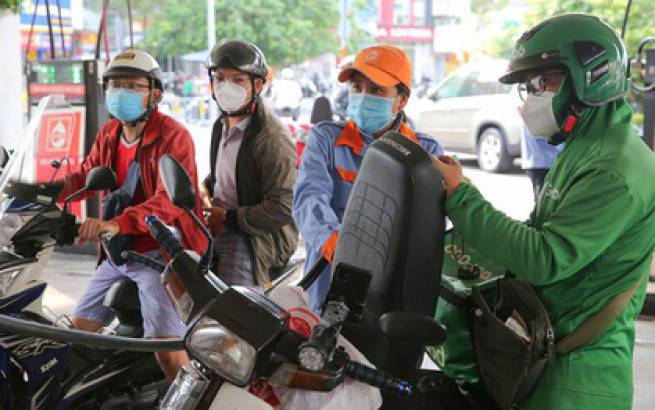 Gi&aacute; xăng dầu tiếp tục giảm, dầu diesel giảm 1.159 đồng/l&iacute;t