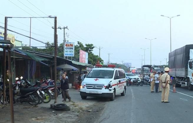 Người đàn ông bị xe cấp cứu tông văng 20 m, tử vong tại chỗ