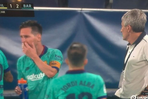 Cầu thủ Barca nghe chỉ đạo của Messi và phớt lờ HLV Setien