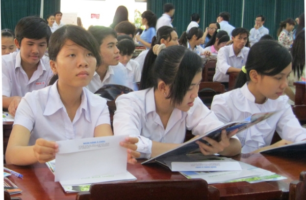 Cơ hội cho học sinh học tập trong, ngoài nước