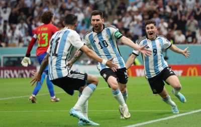 “Mưa kỷ lục” gọi tên Messi, Argentina mơ bước qua vòng bảng