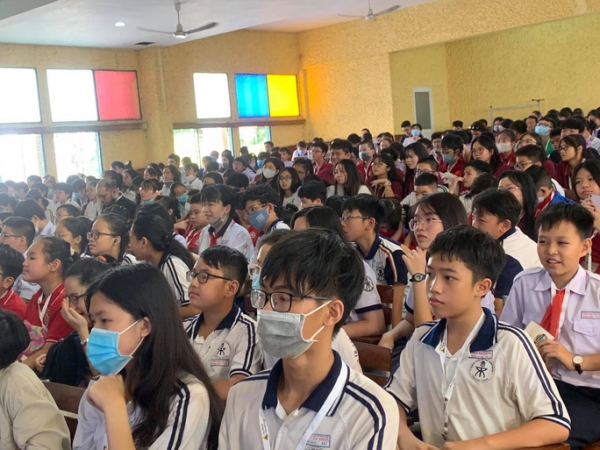 &quot;Choáng&quot; với màn so tài bằng tiếng Anh của học sinh TP HCM