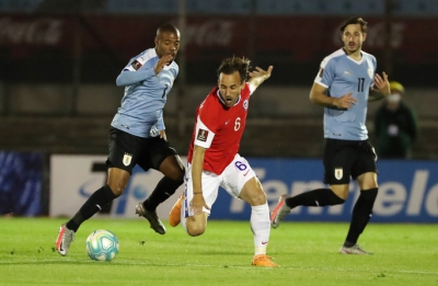 Hai cựu sao Barca ghi bàn, Chile thua đau Uruguay