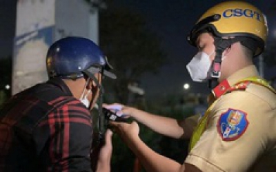 N&Oacute;I THẲNG: CSGT kiểm tra nồng độ cồn ngay từ M&ugrave;ng 1 - kh&ocirc;ng "nới tay v&igrave; Tết"!