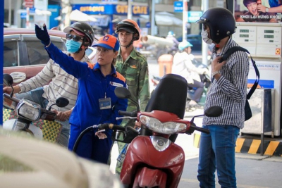 Gi&aacute; xăng dầu lại đồng loạt tăng