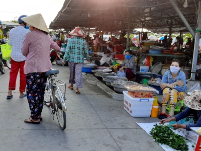 Chợ quê ngày cách ly toàn xã hội