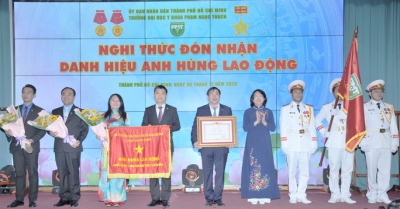 Trường ĐH Y khoa Phạm Ngọc Thạch nhận danh hiệu anh hùng lao động