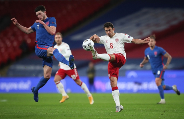 Thua sốc Đan Mạch trên sân nhà, tuyển Anh mất ngôi đầu Nations League