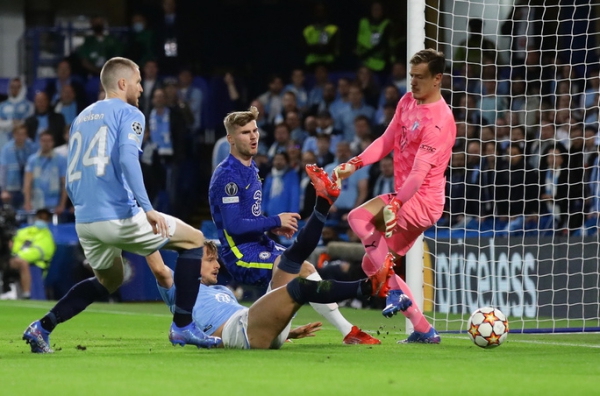 Chelsea mở đại tiệc ở Stamford Bridge, mơ tranh ngôi đầu Champions League