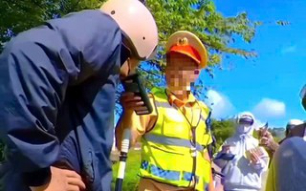 Cho ra khỏi lực lượng cán bộ CSGT vì phát ngôn thiếu chuẩn mực