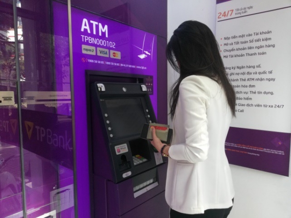 Sớm chuyển đổi sang thẻ chip để không mất tiền khi sử dụng thẻ ATM