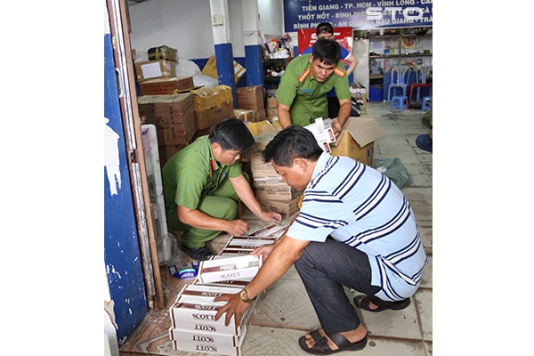 Thu giữ gần 4.500 bao thuốc lá điếu ngoại nhập lậu tại Chi nhánh Công ty CP Vận tải Sài Gòn