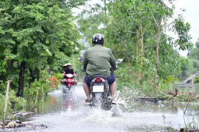 Cà Mau: Hai huyện tiếp tục cho học sinh nghỉ học vì đường ngập