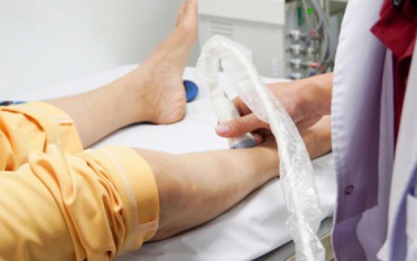 L&agrave;m sao biết bị suy gi&atilde;n tĩnh mạch, chữa trị thế n&agrave;o?