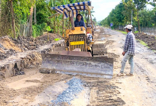 Triển khai thi công tuyến lộ hậu Tân Thạnh Tây