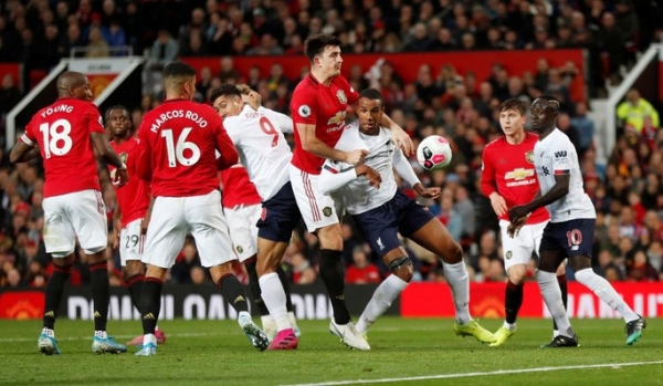 Nghẹt thở đại chiến, Liverpool suýt thua Man United tại Old Trafford