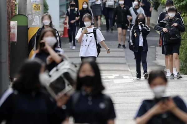 Hàn Quốc sắp cấm dùng điện thoại trong giờ học