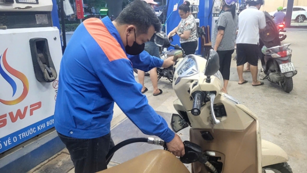 Lộ nguy&ecirc;n nh&acirc;n về con số ti&ecirc;u thụ xăng dầu &ldquo;ảo&rdquo;.