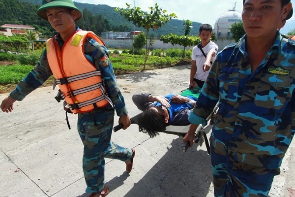 Thuyền trưởng tử vong, 4 ngư dân ngộ độc khi đang hành nghề trên biển