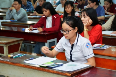 Thi đánh giá năng lực: Tốn kém và &quot;tự trói&quot;