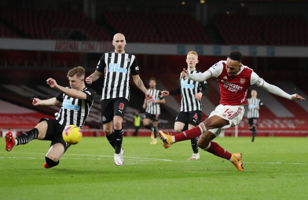 &quot;Hung thần&quot; Aubameyang bùng nổ, Arsenal thắng giòn giã Newcastle