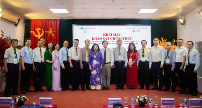 Khai mạc đợt khảo s&aacute;t phục vụ đ&aacute;nh gi&aacute; ngo&agrave;i c&aacute;c chương tr&igrave;nh đ&agrave;o tạo tại Trường UTM