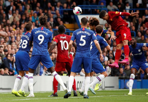 Chelsea thách thức Liverpool