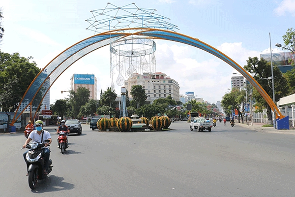 Cần Thơ trang hoàng đường phố đón Tết