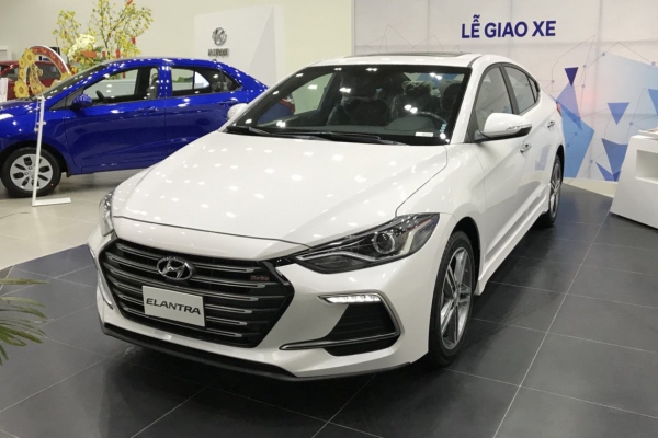 Hyundai Elantra tiếp tục giảm giá sâu, để ngỏ khả năng ra mắt sớm phiên bản 2019 cùng Tucson mới