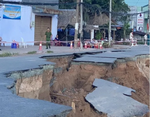 Đoạn Quốc lộ 91 lại bị &quot;hà bá&quot; nuốt chửng