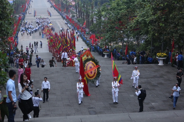 Chủ tịch Quốc hội dâng hương tưởng nhớ các Vua Hùng