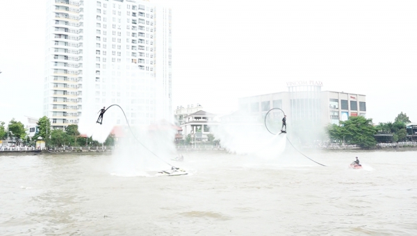 Biểu diễn lướt ván cano – ván người bay (Flyboard) tỉnh An Giang năm 2022