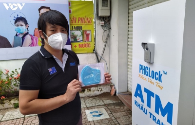 &#039;&#039;ATM khẩu trang&#039;&#039; miễn phí đầu tiên bắt đầu hoạt động ở TP.HCM