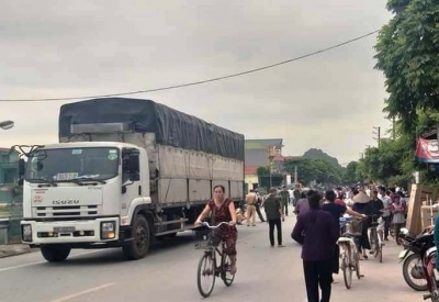 Va chạm xe tải, học sinh lớp 3 tử vong trên đường tới trường