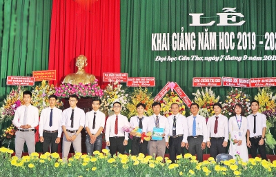 Trường Đại học Cần Thơ khai giảng năm học mới